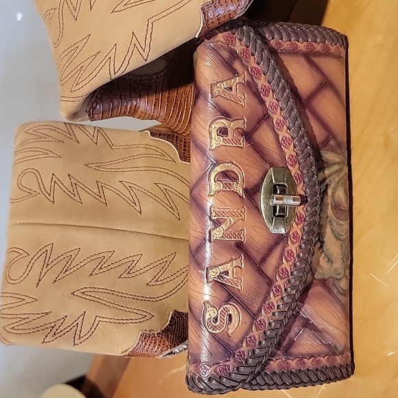 VTG | Tooled Leather Personalized Wristlet Wallet (SANDRA) - Picture 2 of 13